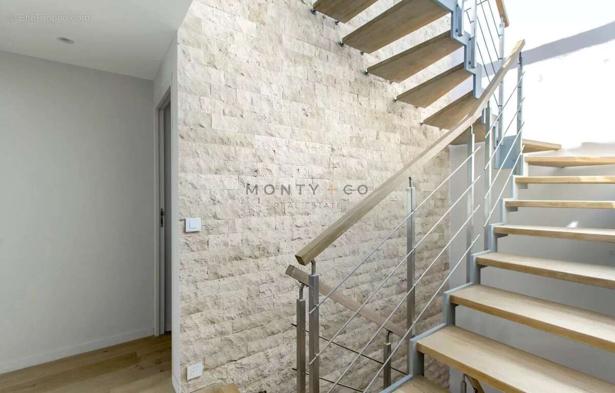 Vente villa 7 chambres entièrement rénovée avec vue mer, Cap d'Antibes - photo 9