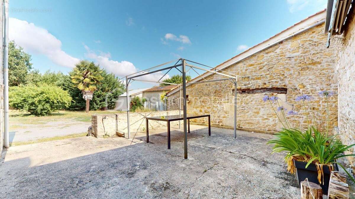 Maison à Fort Potentiel avec Dépendances – Cœur de Village - photo 23