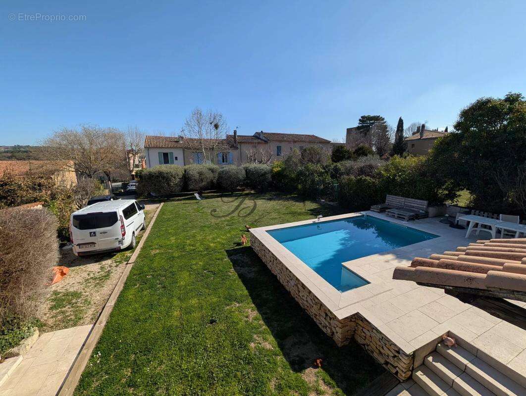 Maison à LA TOUR-D'AIGUES