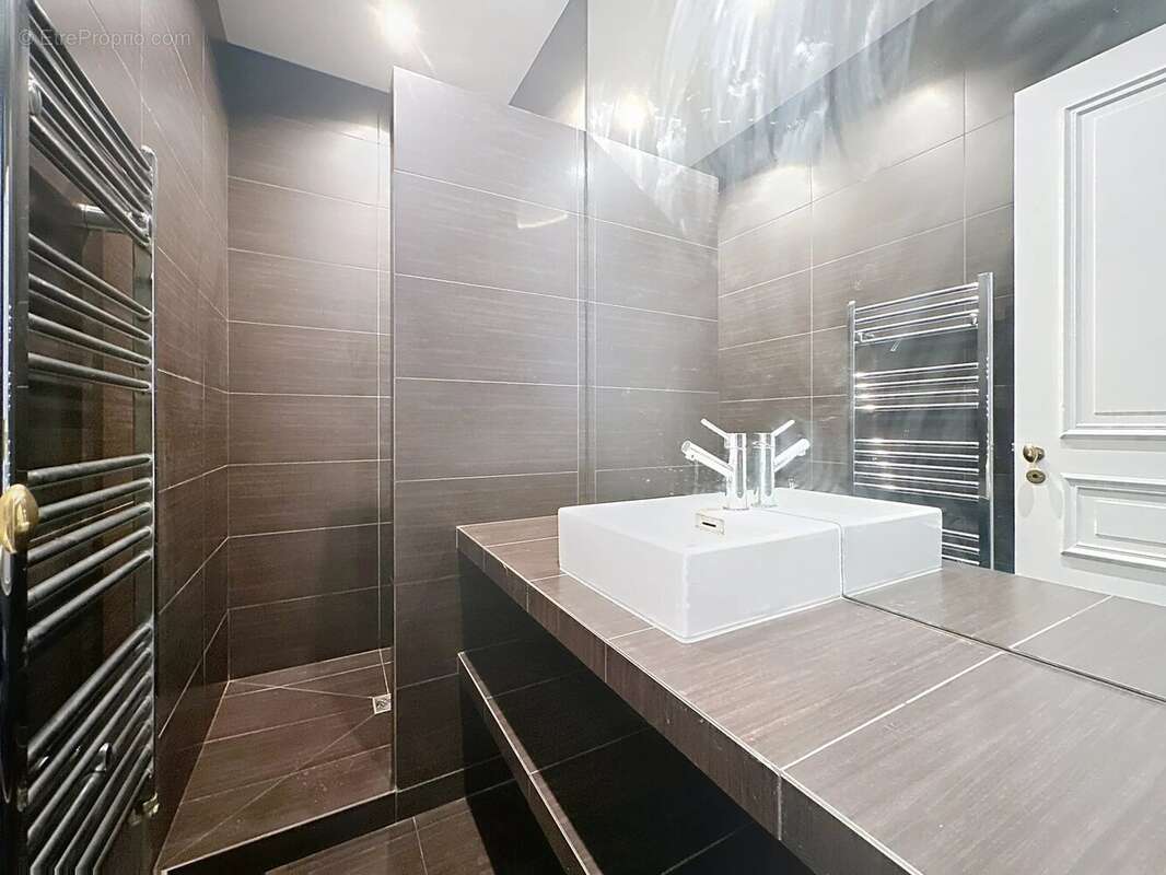 Appartement à PARIS-8E