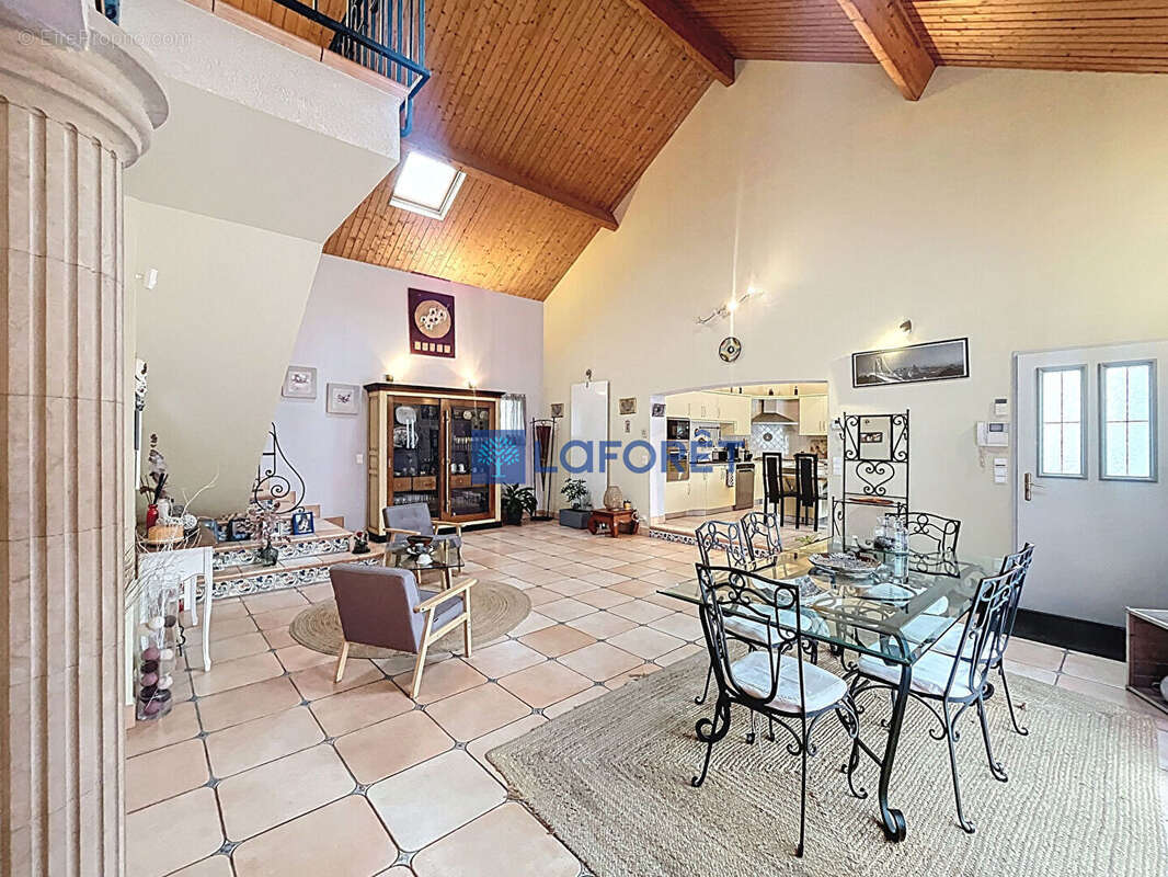 Maison à VAUX-LE-PENIL