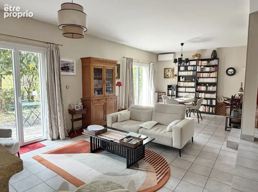 CRAPONNE proche du centre et au calme, belle maison de 124 m2 avec 4 chambres sur terrain de 427 m2 - photo 3
