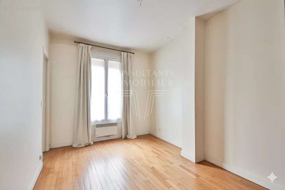 Appartement à PARIS-7E