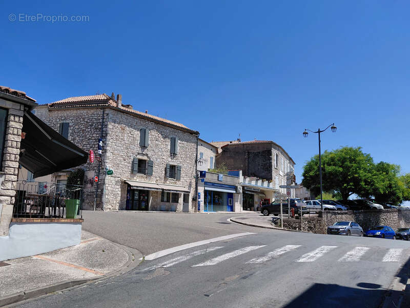 Commerce à MONFLANQUIN
