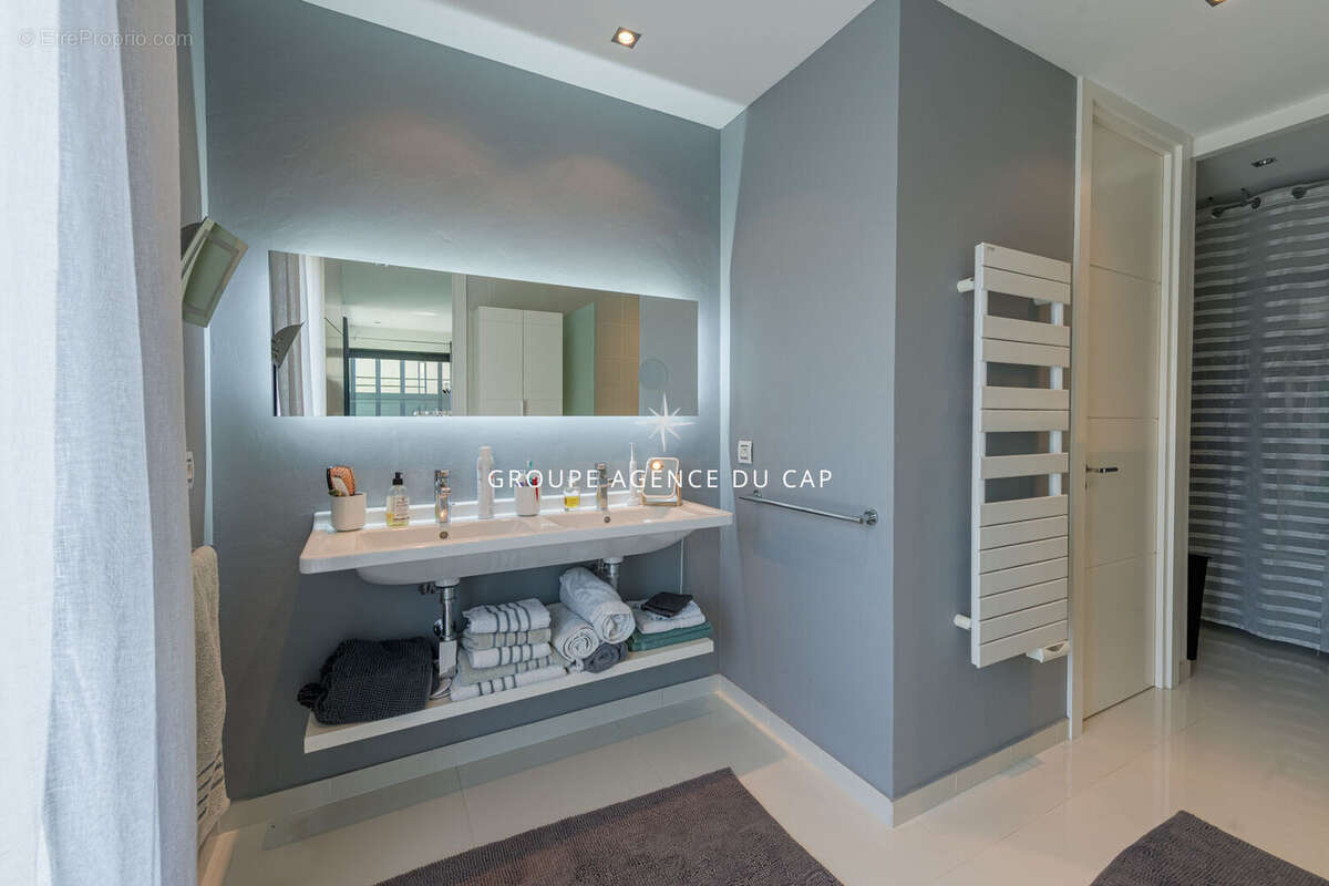 Villa contemporaine valescure  avec piscine garage et depandances - photo 12