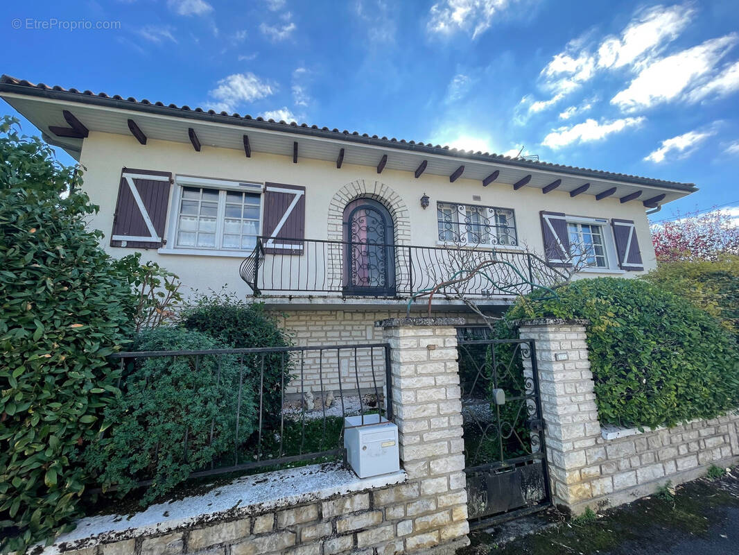 Maison à L&#039;ISLE-D&#039;ESPAGNAC