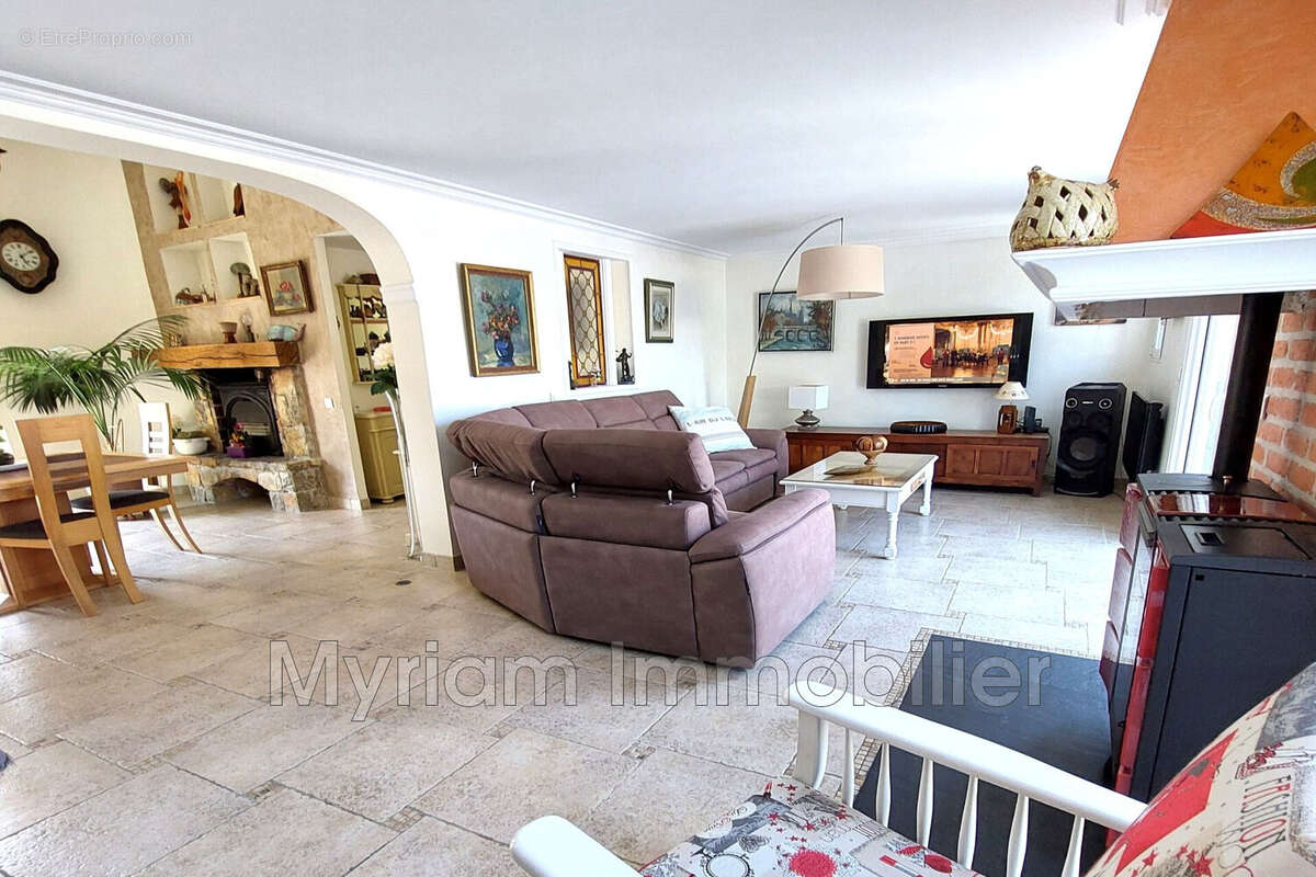 Maison à PEYMEINADE