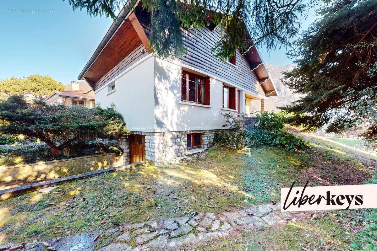 Maison à SAINT-EGREVE