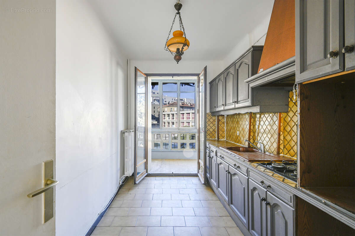 Appartement à MARSEILLE-3E