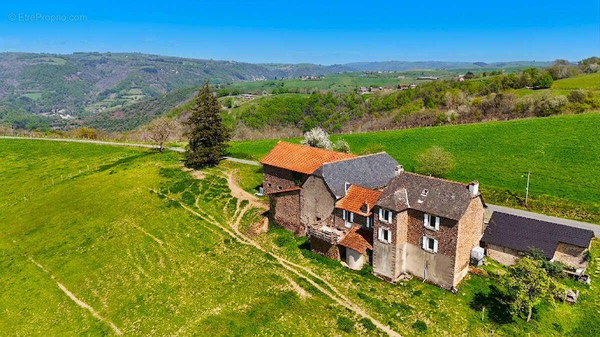 Corps de ferme avec maison+ grange et terrain 1.6Ha - photo 18