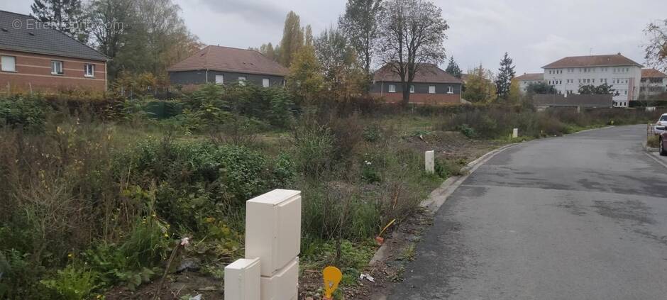 Terrain à LAMBRES-LEZ-DOUAI