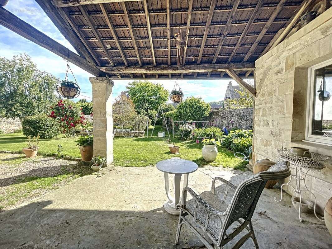 Située au coeur d'un village de pierre du Vexin - photo 2