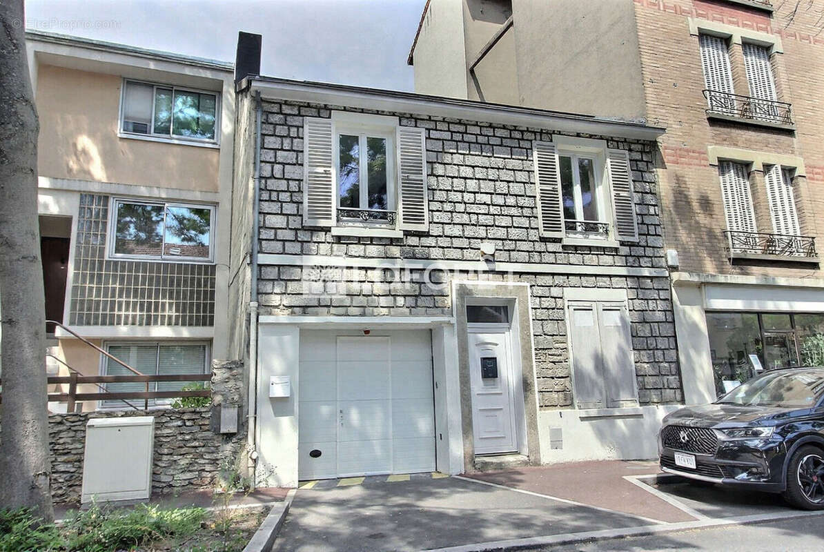 Maison à SURESNES
