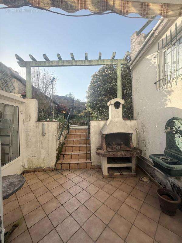 Maison 247 m² à Riols  - photo 2
