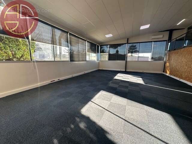 Commerce 697 m² à Mondouzil  - photo 4