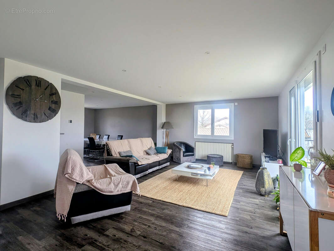 Maison à DOMPIERRE-SUR-VEYLE