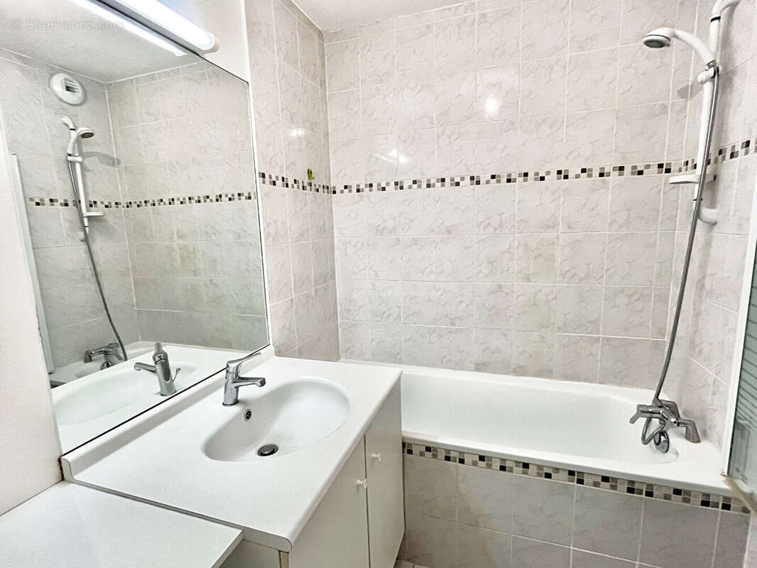 Appartement à DECINES-CHARPIEU