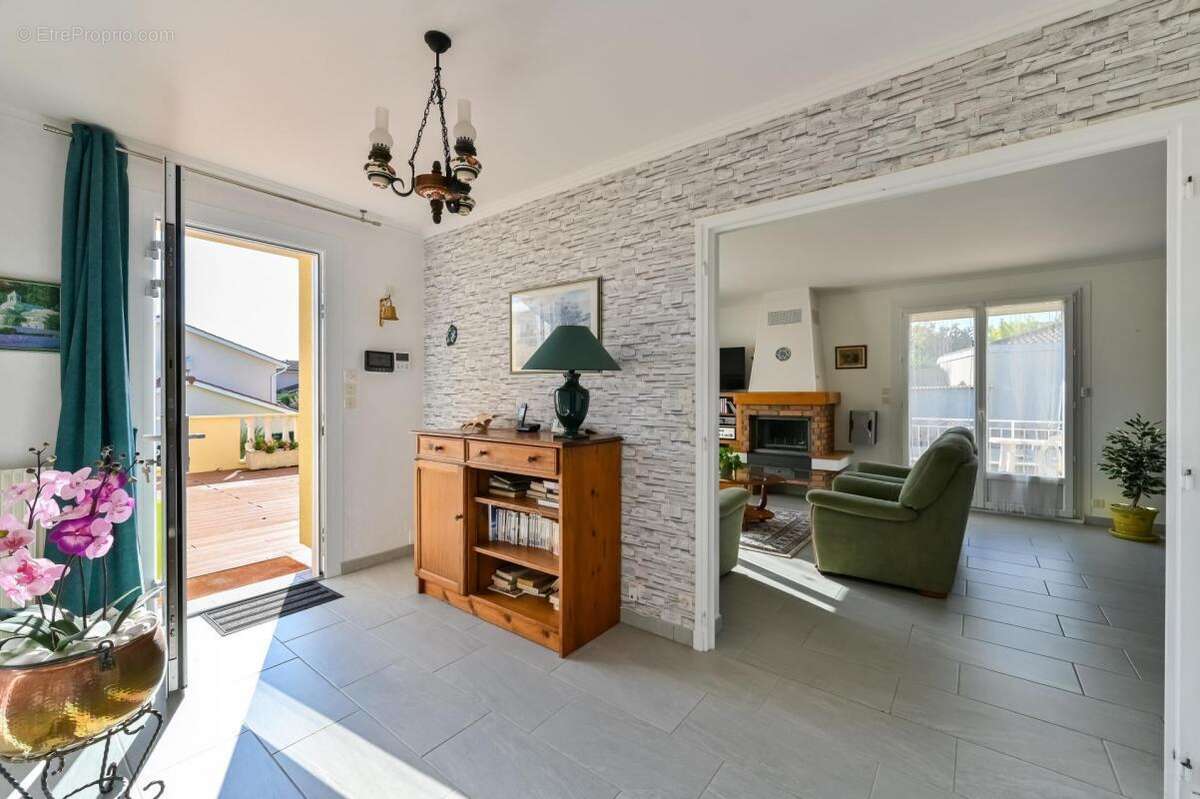 Maison à GREZIEU-LA-VARENNE