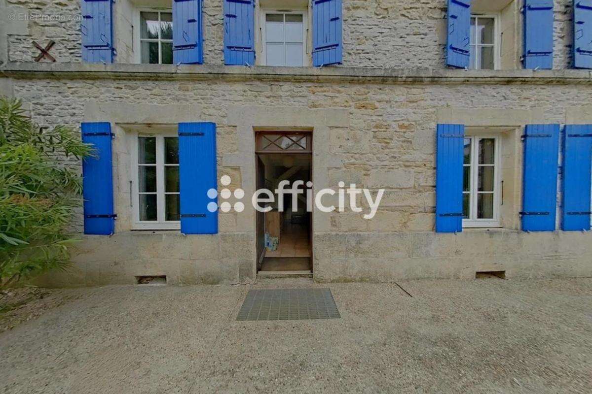 Maison à SAINT-HILAIRE-DE-VILLEFRANCHE