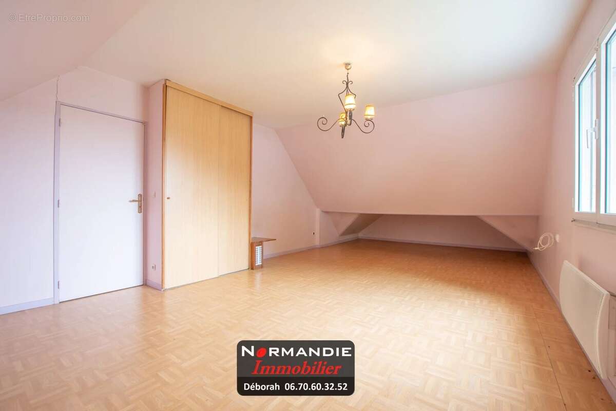 Maison à LE MESNIL-SOUS-JUMIEGES