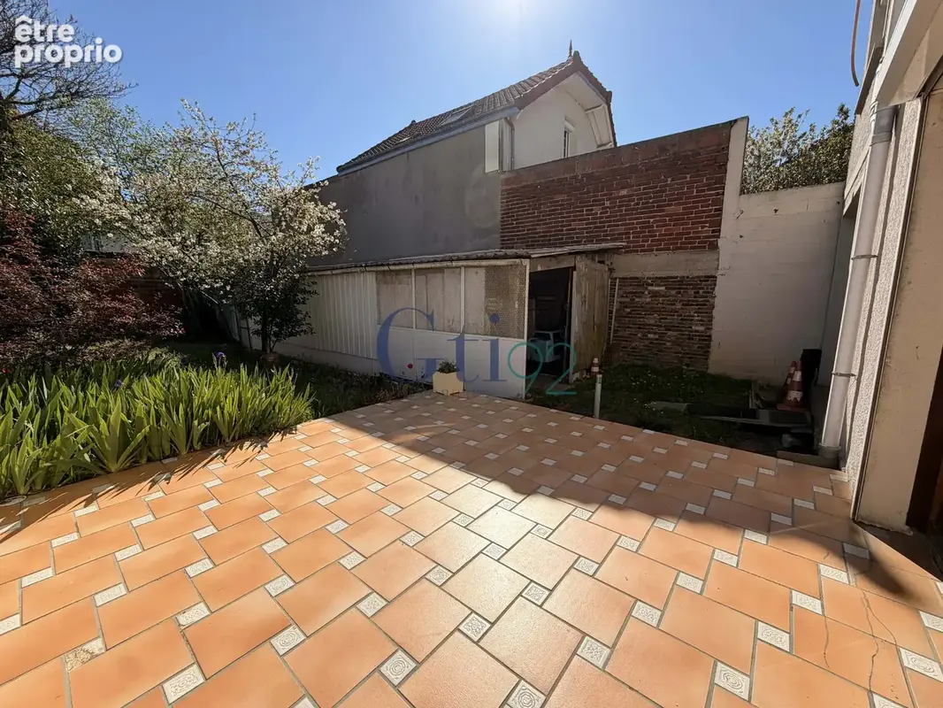 Fort potentiel - beau volume - jardin exclusivement sur l'arriere - photo 2