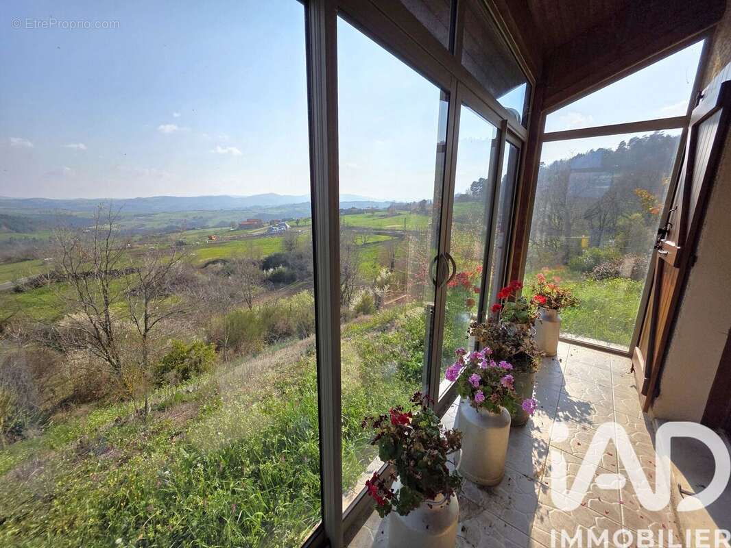 Maison 106 m² à Saint-Victor  - photo 2