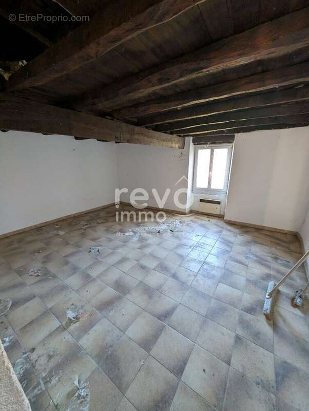 Maison à ROCHE-SAINT-SECRET-BECONNE