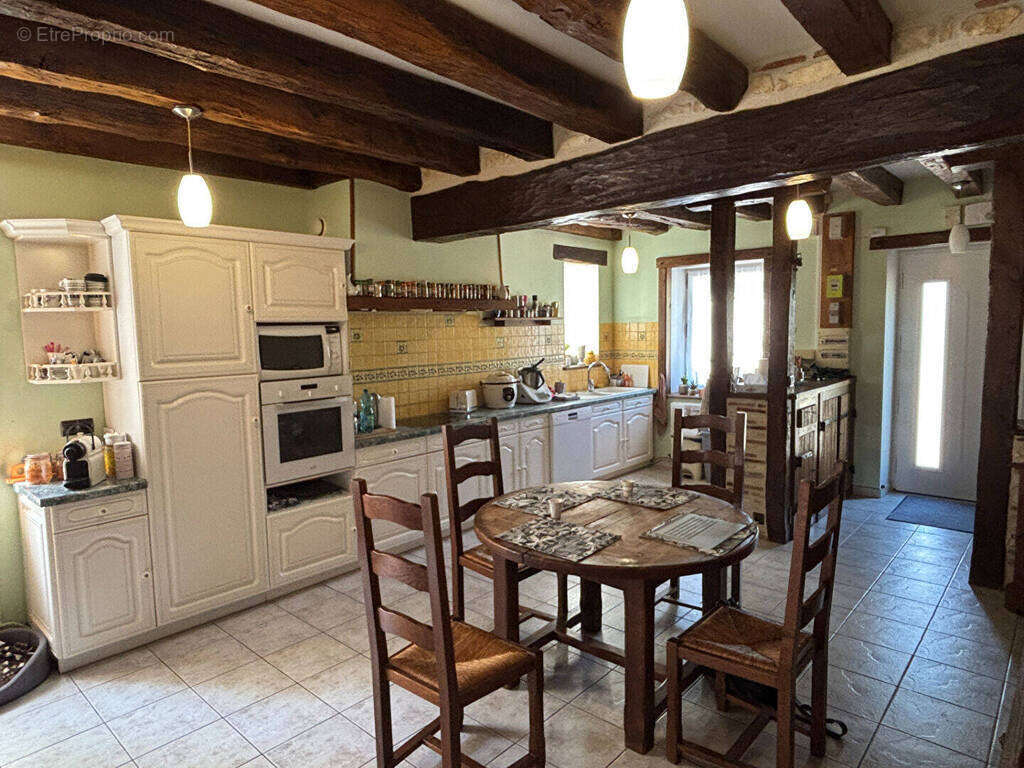 Maison 6 pièces 187 m² Châteauroux - photo 3