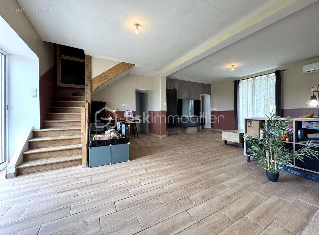 Maison à SAINT-GENGOULPH