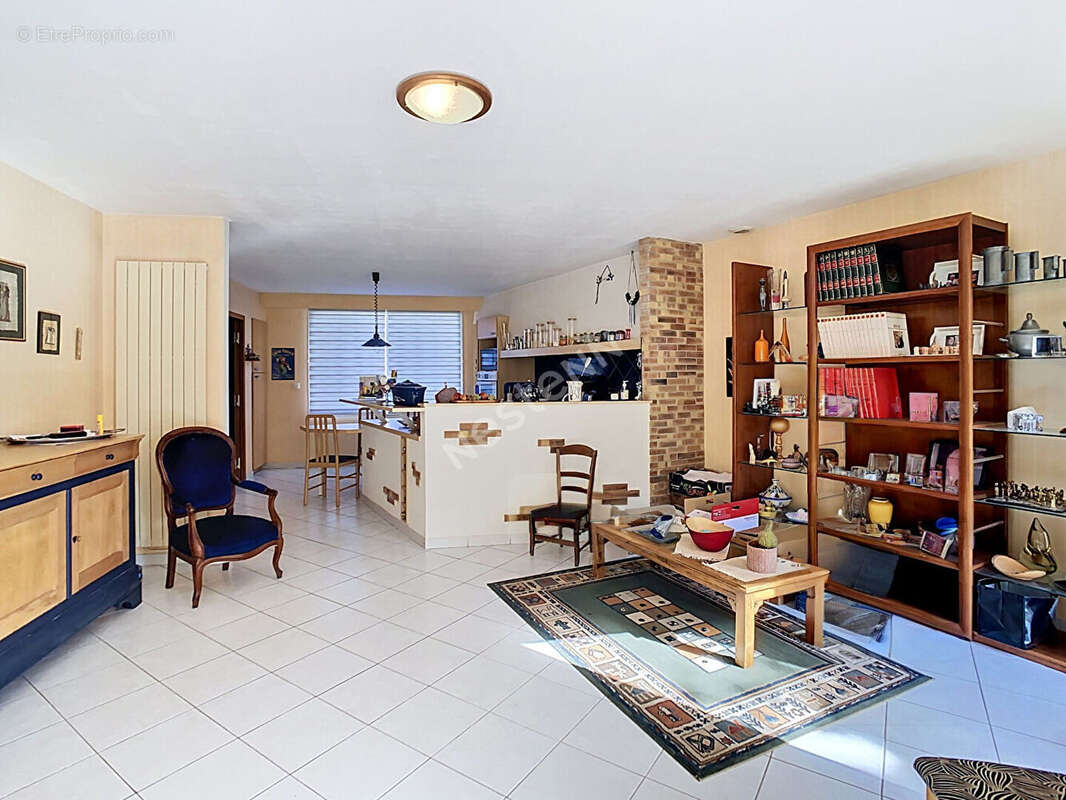 Maison à SAINT-MACAIRE-EN-MAUGES