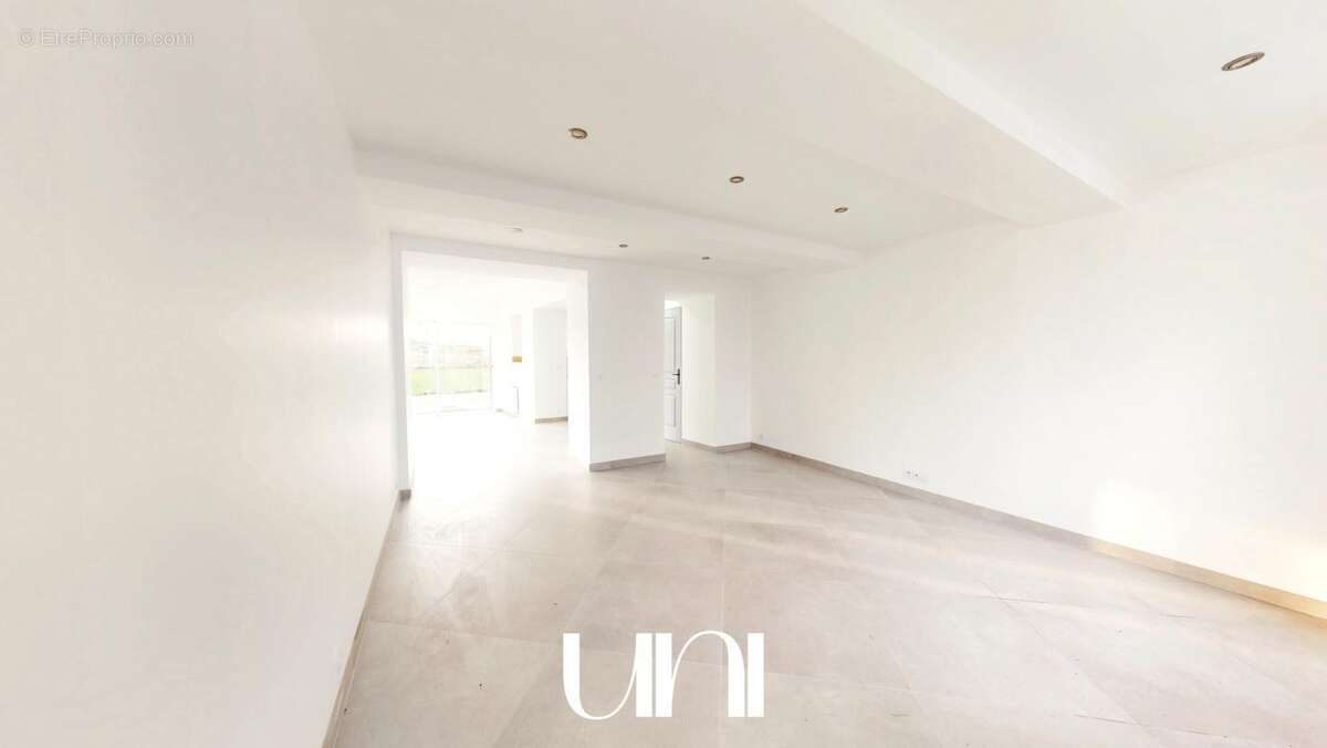 Maison à LE MOLAY-LITTRY