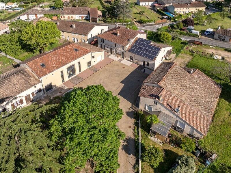 Maison à MENESPLET
