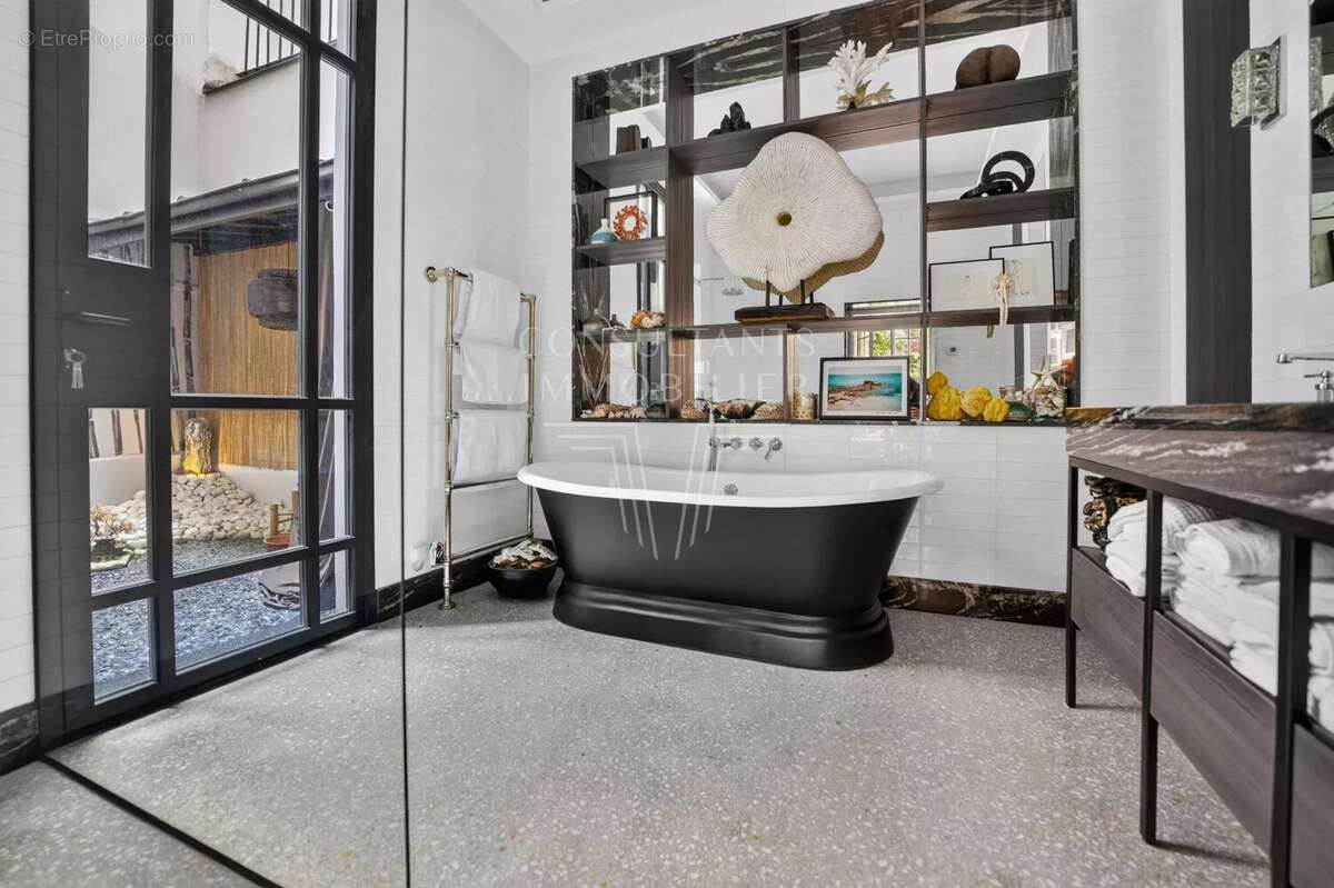 Appartement à PARIS-8E