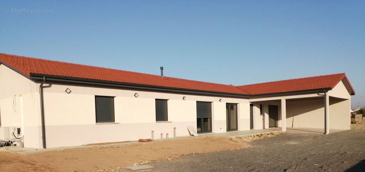 Maison à SAINTE-AGATHE-LA-BOUTERESSE