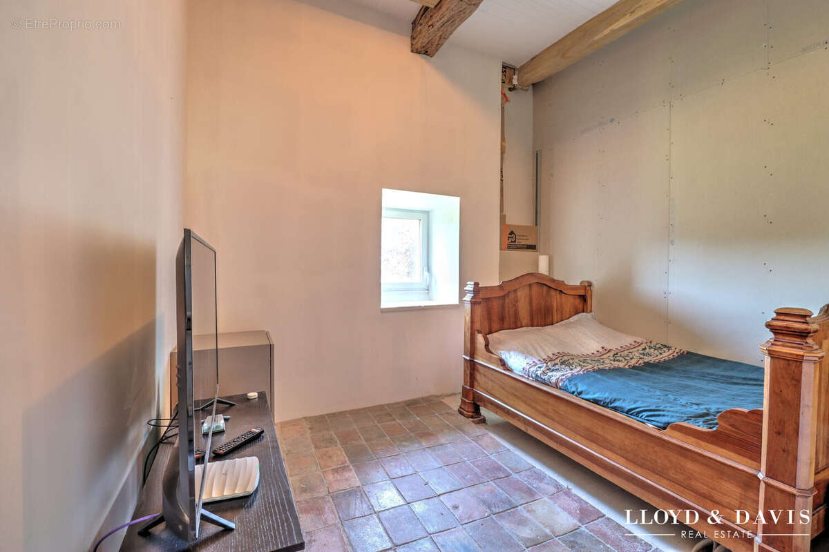 Maison 186 m² à Meyrannes  - photo 8