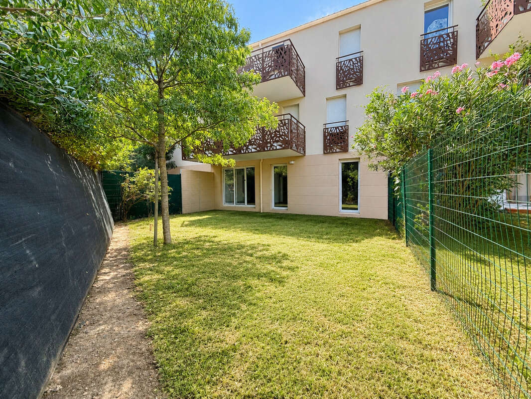 À VENDRE - T3 avec jardin 80 m2 et parking - photo 4