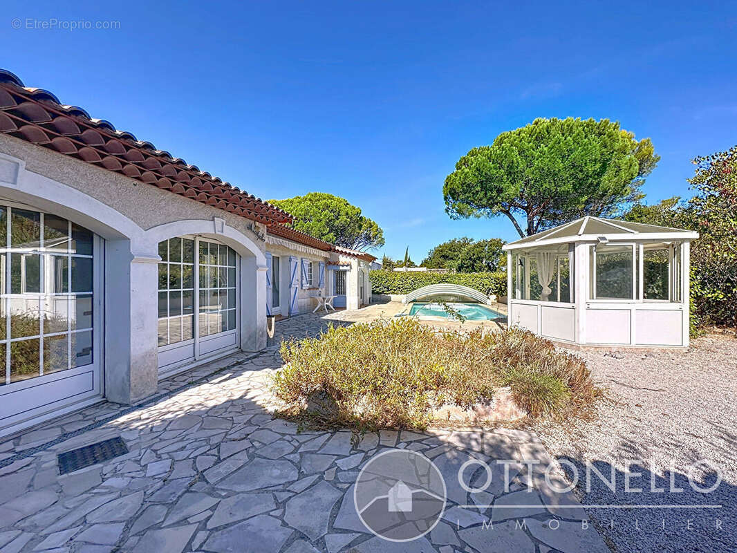 Maison à ROQUEBRUNE-SUR-ARGENS