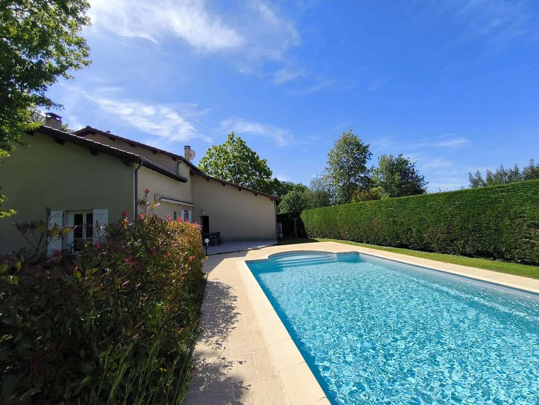 Maison à CHAILLAC-SUR-VIENNE