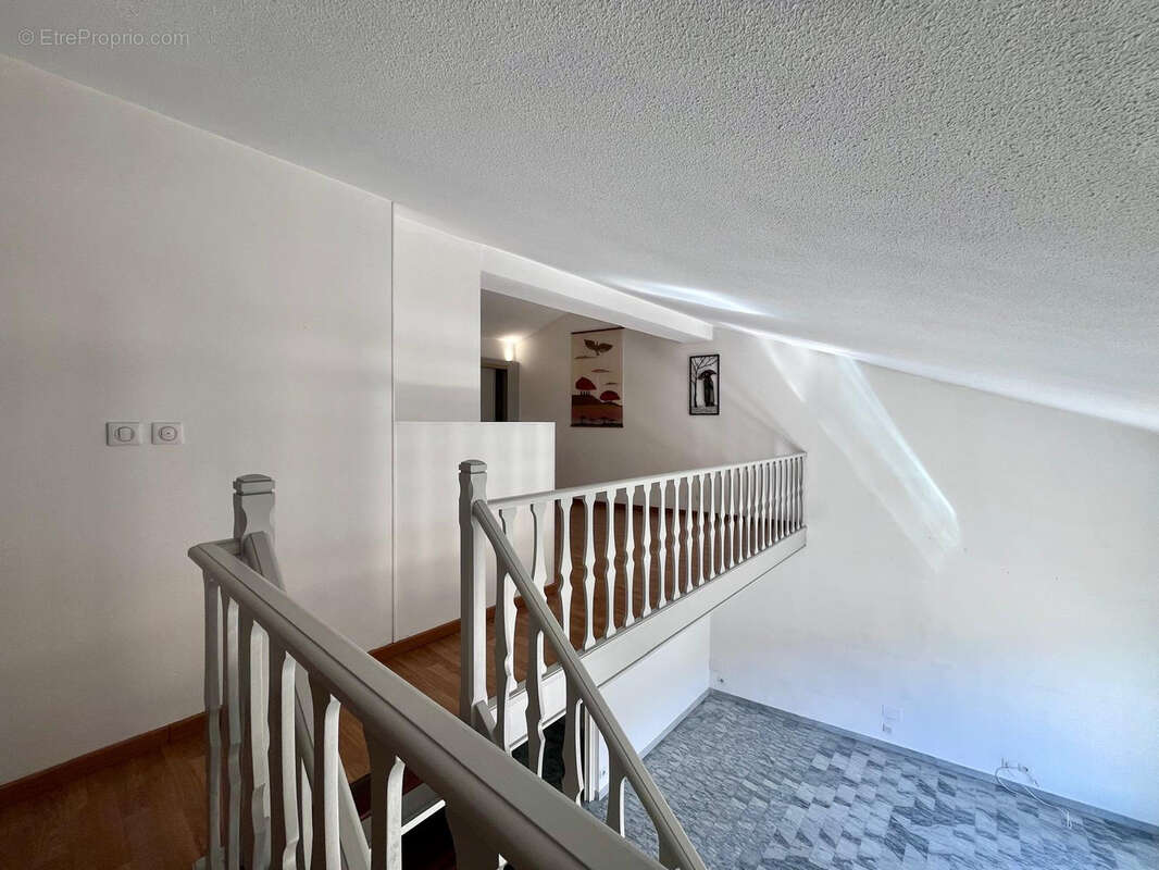 Grand T3/4 en duplex en dernier étage - photo 10