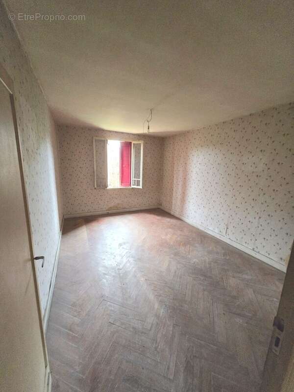 chambre communicante avec l'entrée salon - Maison à BELHADE