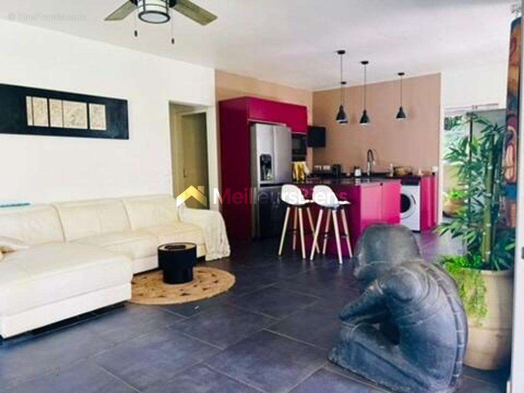 Maison à BAIE-MAHAULT