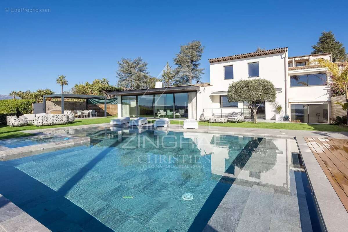 Maison à VILLENEUVE-LOUBET