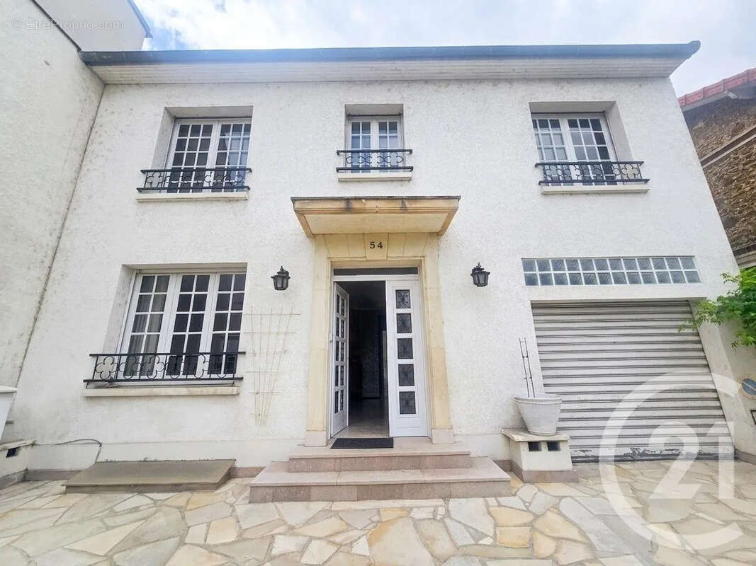Maison à SAINT-MAUR-DES-FOSSES