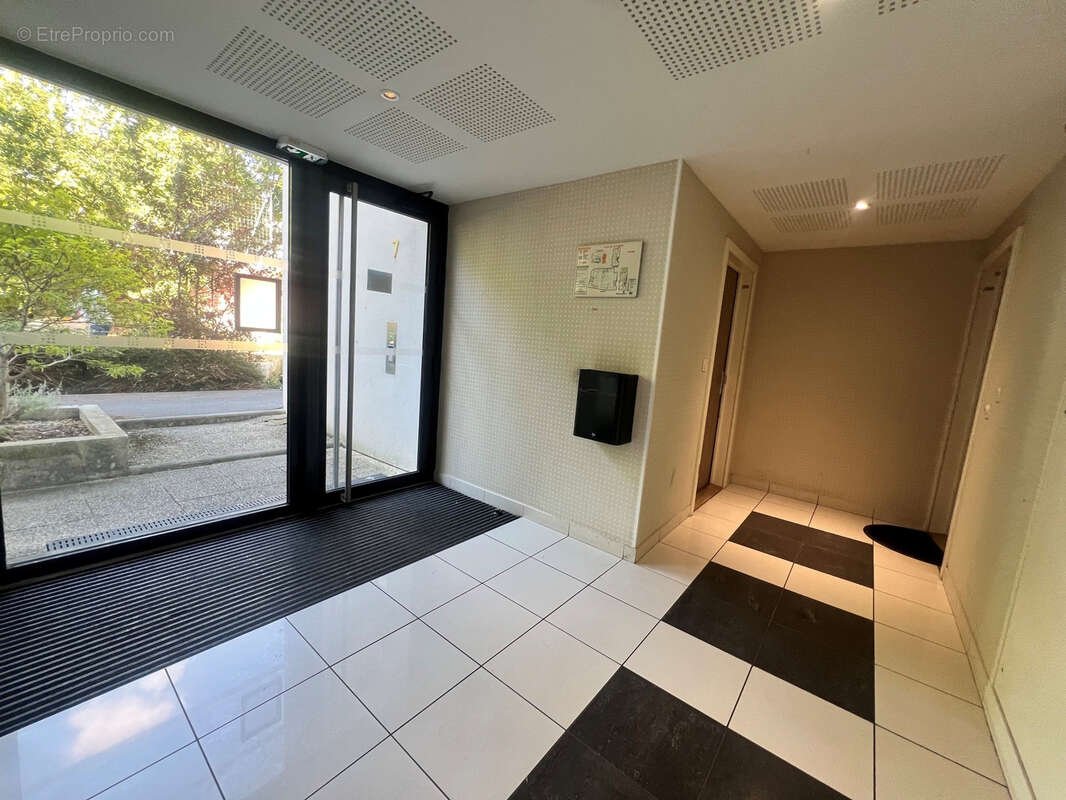 Clairmarais gare centre - appartement moderne type 2 de  50m2 + terrasse  + parking couvert - photo 11