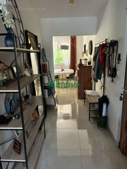 Exclusivité Draguignan dans résidence standing bel F2 de 63m rez de jardin parking cave 178500€ crn2408 dpe c - photo 15