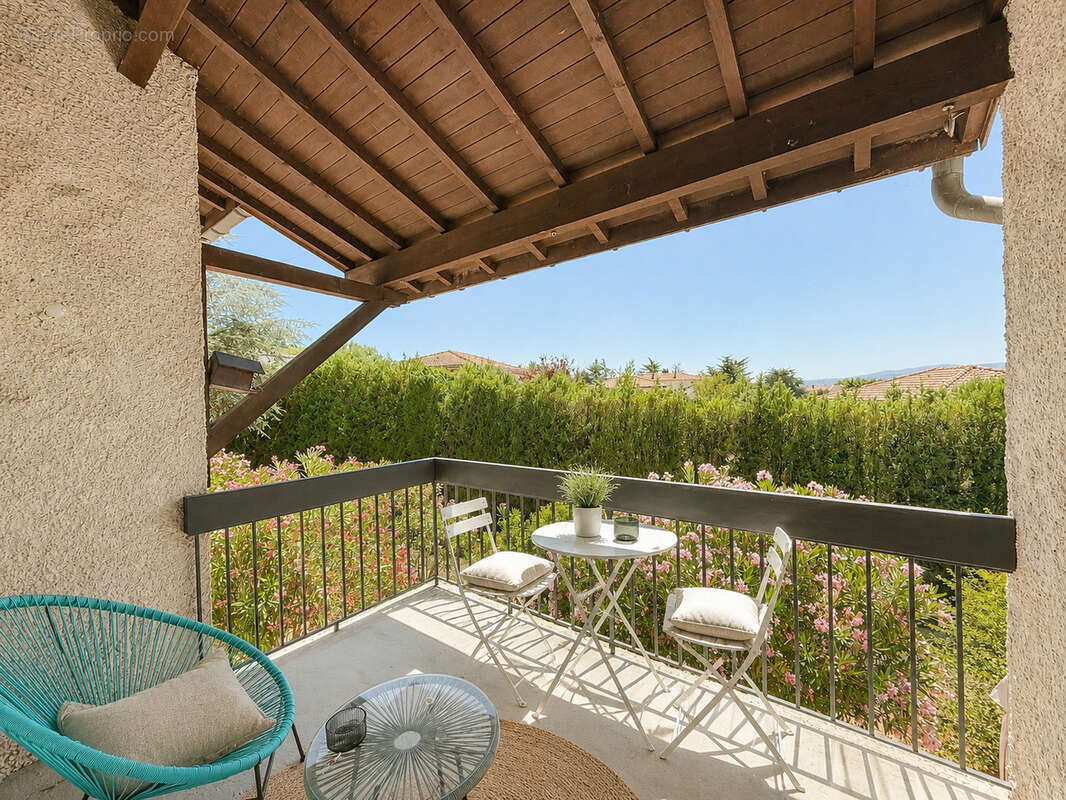 Villa traditionnelle 186 m2 habitables sur 962 m2 de terrain avec garage à Saint-Clair-Du-Rhône - photo 12