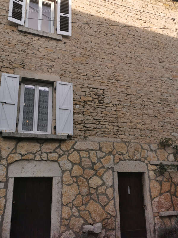 Maison à PORCIEU-AMBLAGNIEU