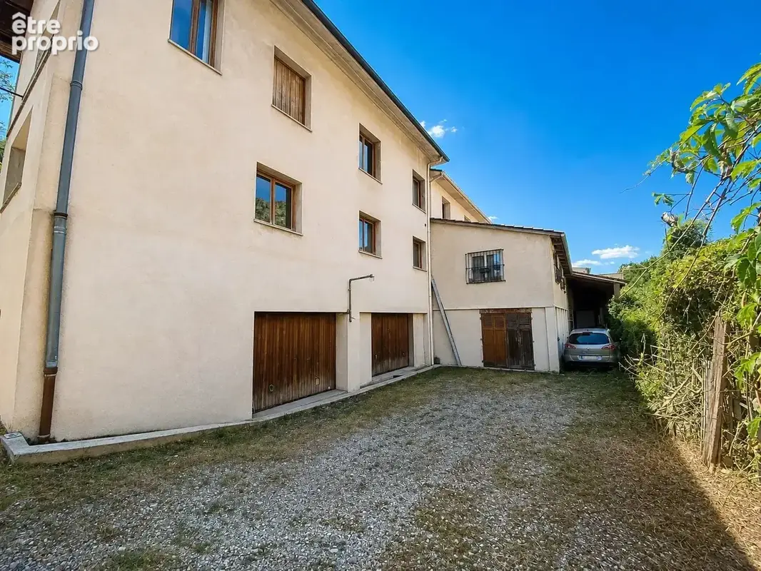 Appartement 5 pièces, loggia, balcon, grenier, cave , 1 place de parking, 1 grand garage - photo 17