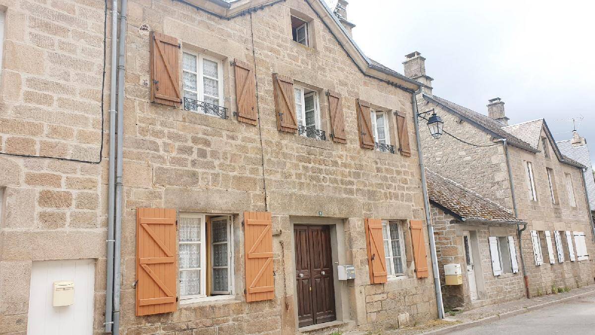 Maison à TARNAC