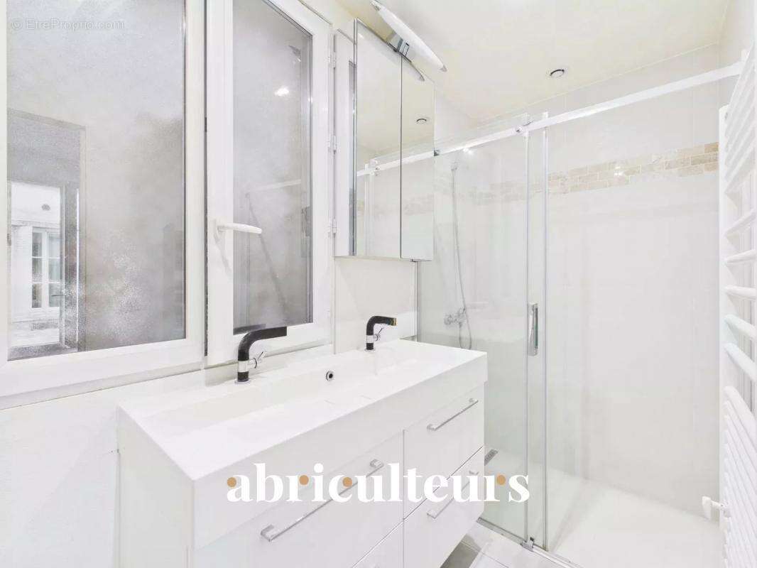 Appartement à PARIS-7E